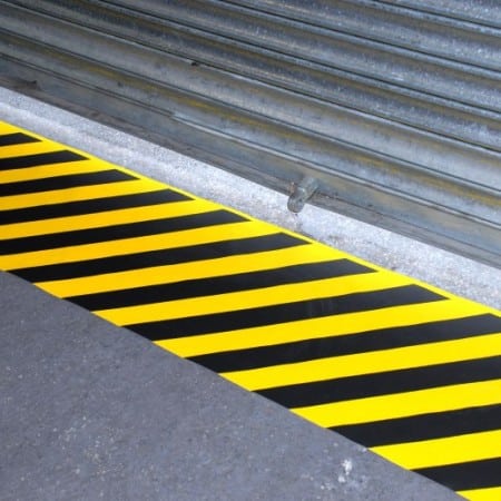 Ruban D'avertissement, 25M Bandes de Sécurité Adhésive Ruban de  Signalisation Jaune pour Utiliser Lieu de Travail et Zone Dangereuse  (Noir/Jaune)T-Audace