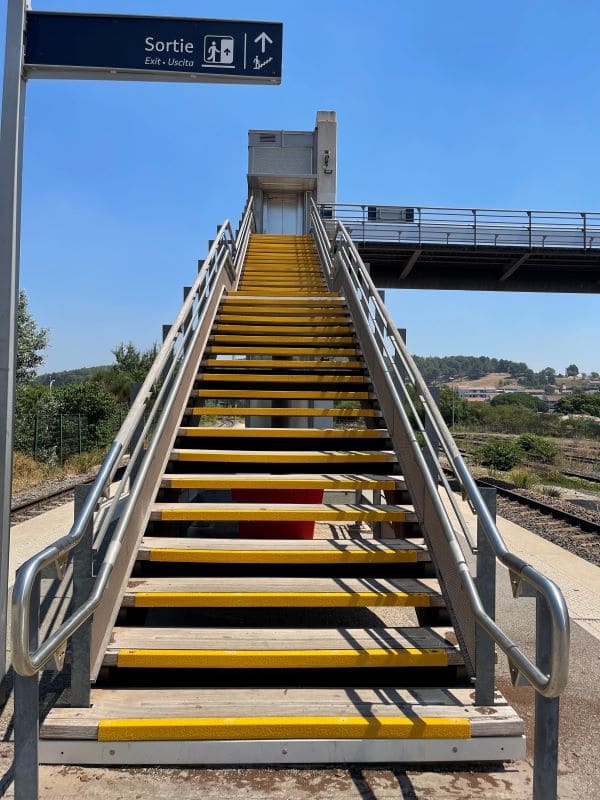 Bande antidérapante (pour escaliers ou autres surfaces lisses)